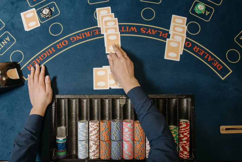 Flesh and Blood at the Table: Why Live Dealer Games Are Dominating the Online Gaming Scene
